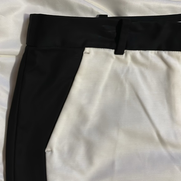 MICHAEL Michael Kors women’s shorts in black/white front.  NWOT!  Size 10. - Picture 2 of 10